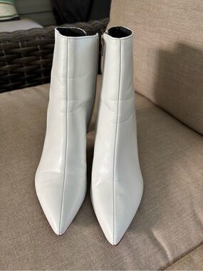 Chinese Laundry White Pointed Toe Ankle Booties Size 8.5